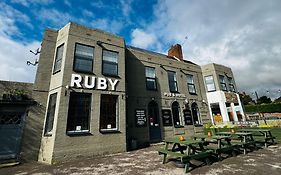 Oyo Ruby Pub & Hotel