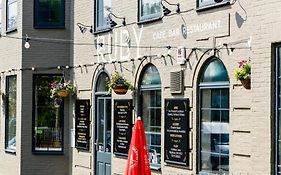 Oyo Ruby Pub & Hotel